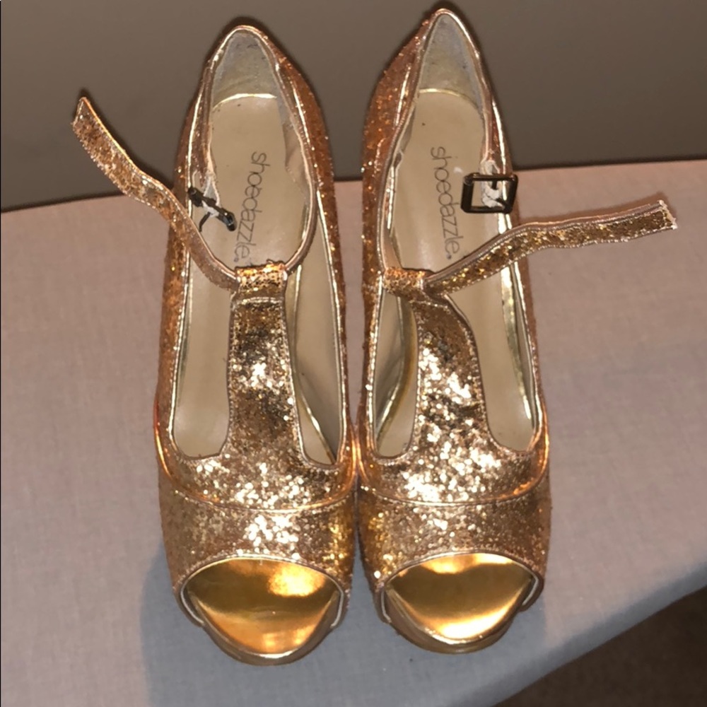 Size 7, 4” thick heel